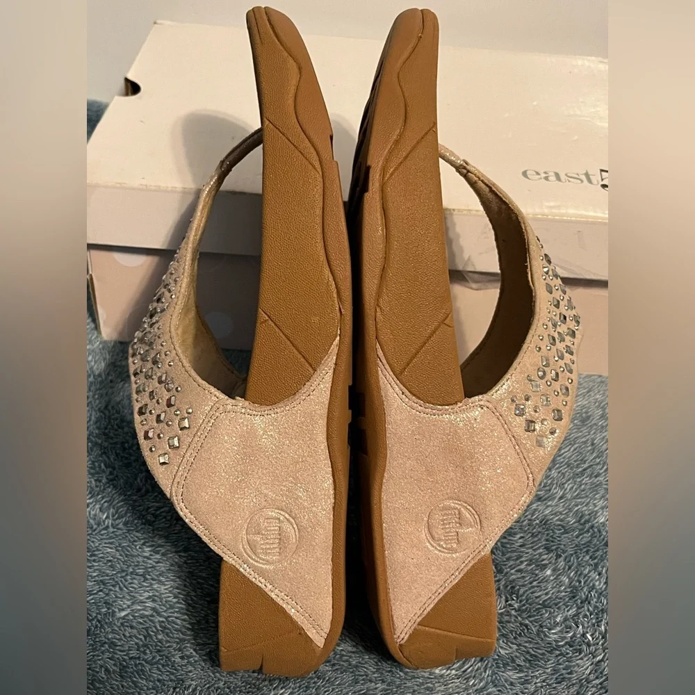 FitFlop Nude  Suede Rhinestone Thong Sandals size 9 - Picture 6 of 9
